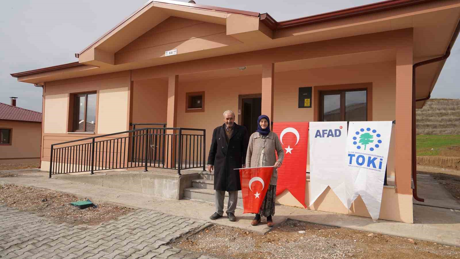 Adyamanda ky konutlarnn anahtarlar teslim edildi
