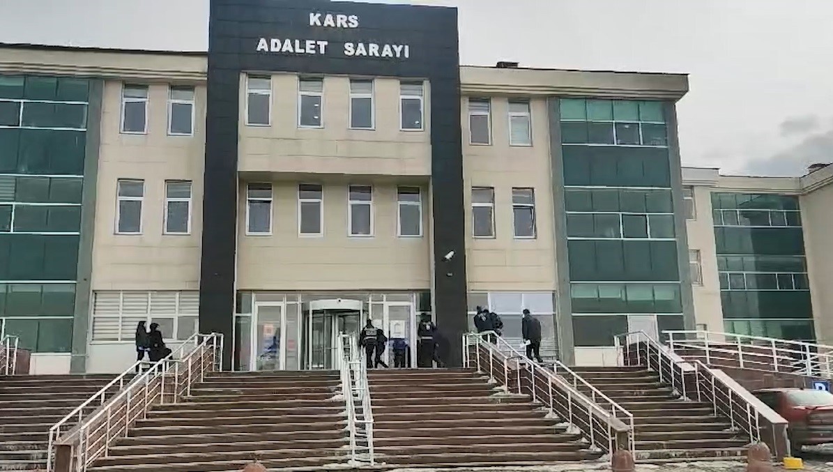 Kars&rsquo;ta polis hırsız kovalamacası
