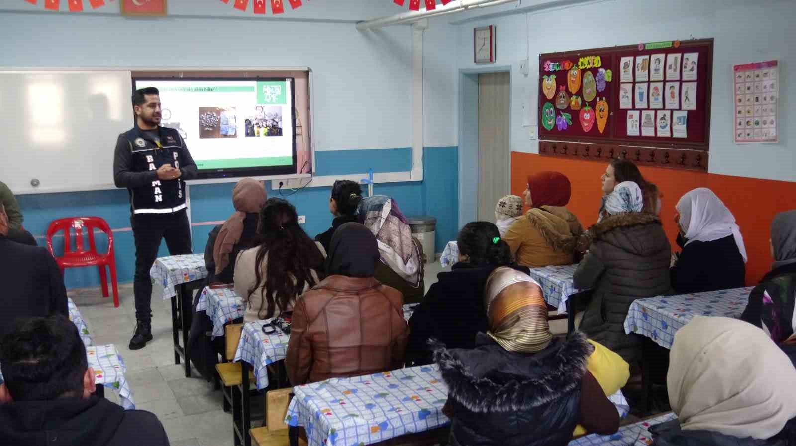 Gercüş’te velilere ’En iyi narkotik polisi anne’ eğitimi verildi