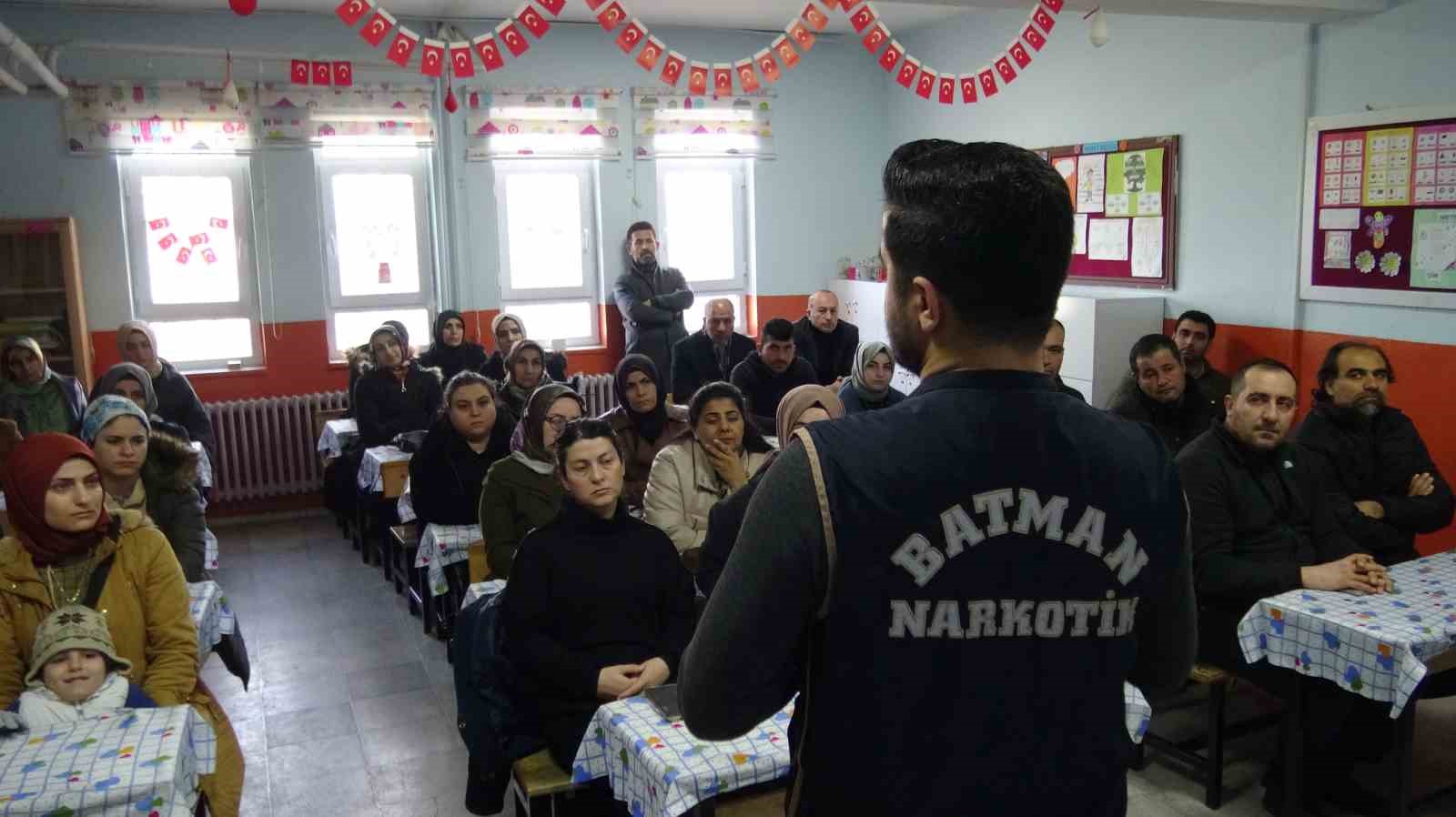 Gercüş’te velilere ’En iyi narkotik polisi anne’ eğitimi verildi