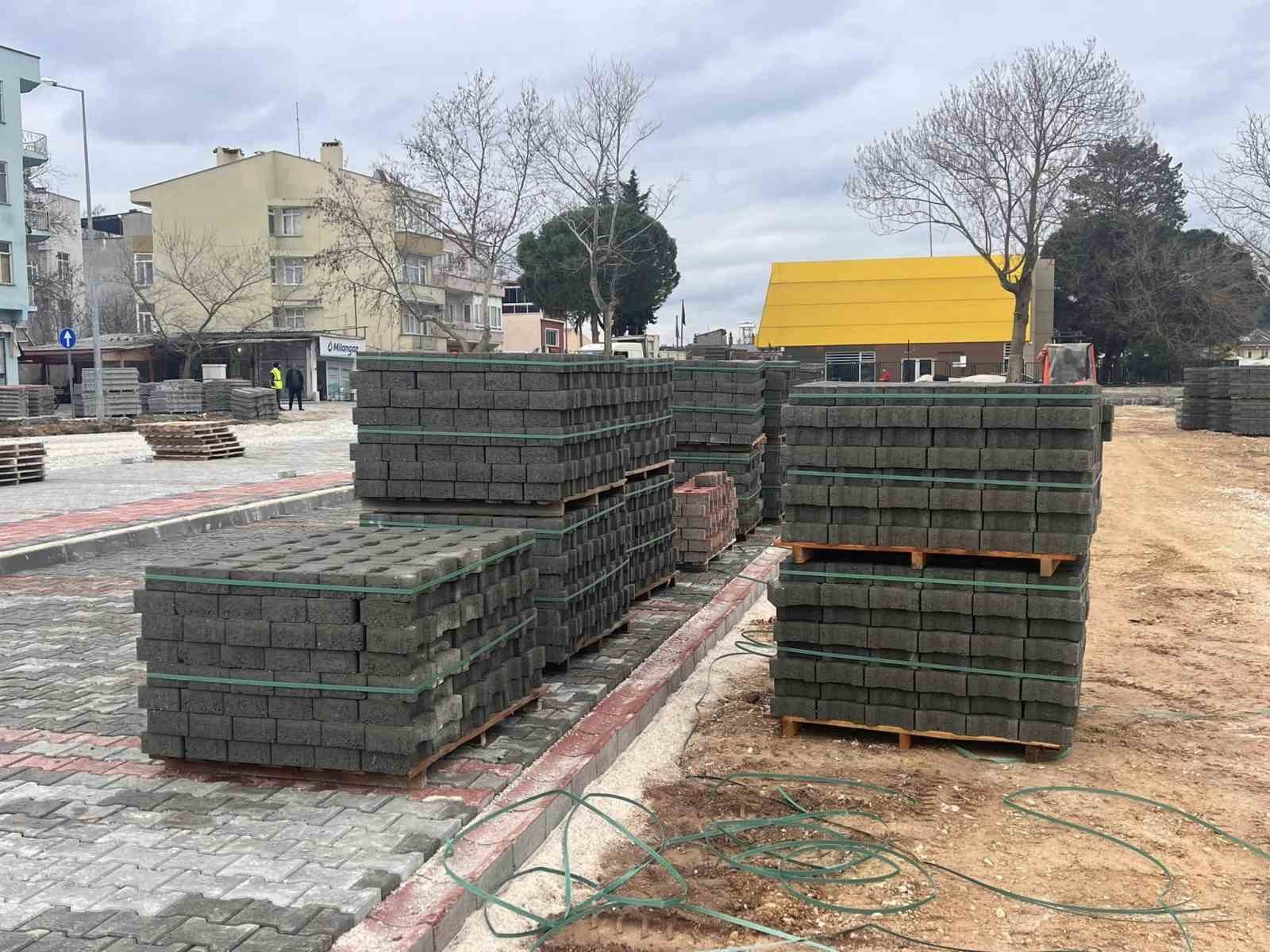 Ezine&rsquo;de &uuml;cretsiz A&ccedil;ık Otopark ve Cep Otoparkı İnşaatı tamamlanmak &uuml;zere
