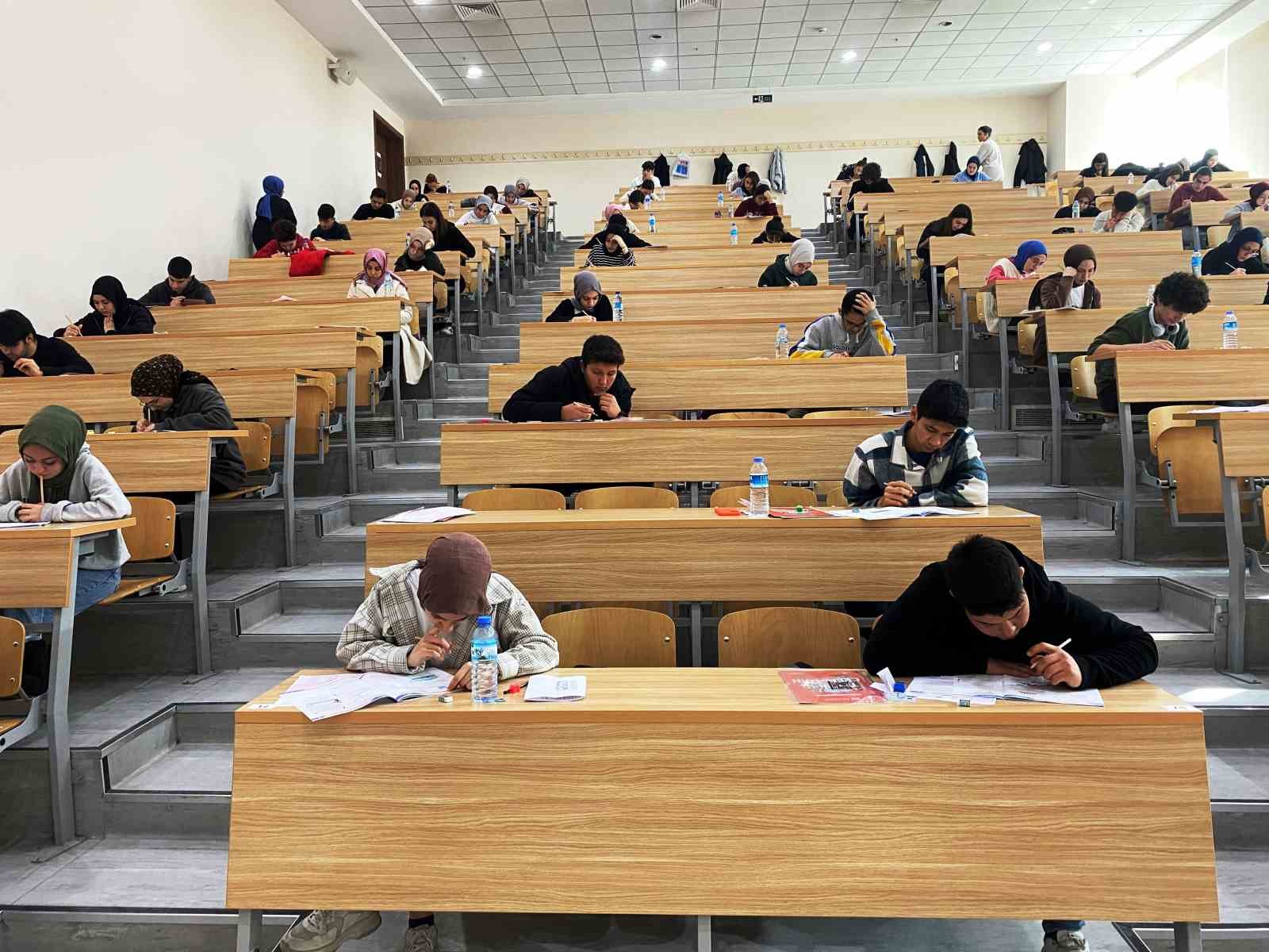 KTO Karatay’da ücretsiz ve ödüllü deneme sınavı ile YKS provası yapıldı