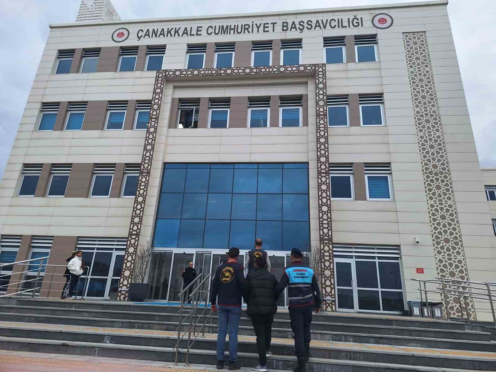 Haklarında 16 yıl ve 18 yıl hapis cezası bulunan 2 ş&uuml;pheli jandarmadan ka&ccedil;amadı
