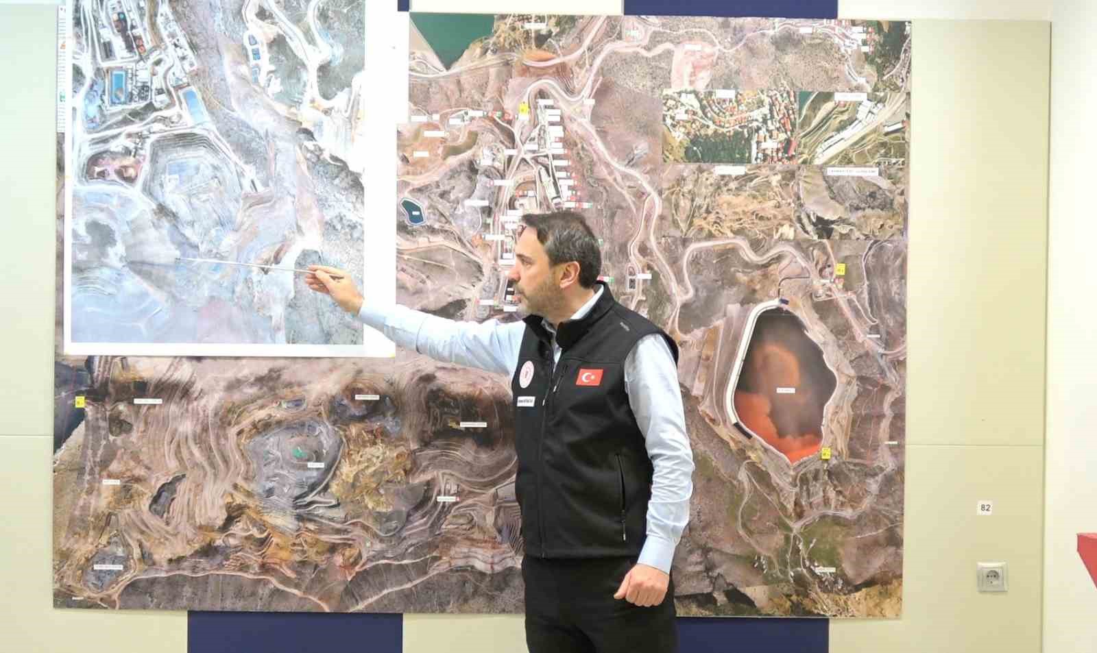 Bakan Bayraktar: &ldquo;6 kardeşimiz dere yatağında, 3 iş&ccedil;i manganez ocağında&rdquo;
