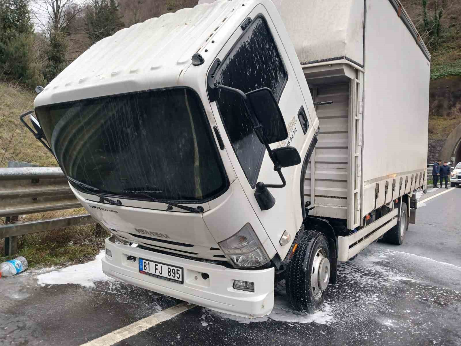 Gıda y&uuml;kl&uuml; Kamyonet&rsquo;in motorunda yangın &ccedil;ıktı
