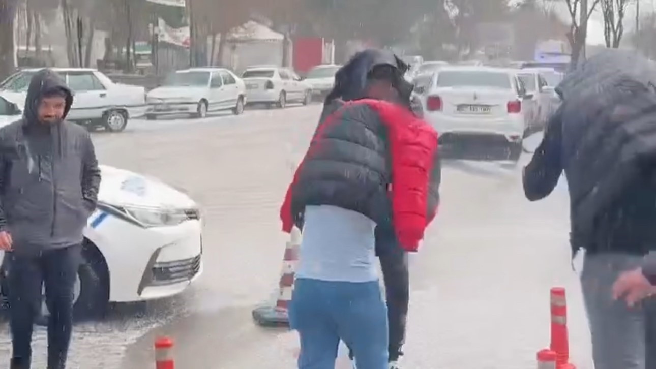 Siverek’te aniden bastıran dolu hayatı olumsuz etkiledi