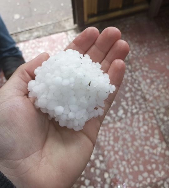 Siverek’te aniden bastıran dolu hayatı olumsuz etkiledi