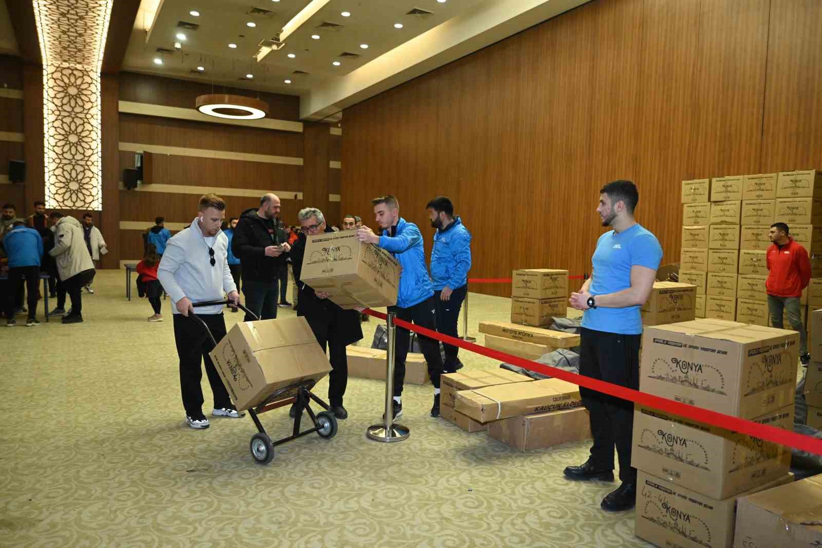 Konya Büyükşehir amatör spor kulüplerine 7.5 milyon liralık malzeme desteğinde bulundu

