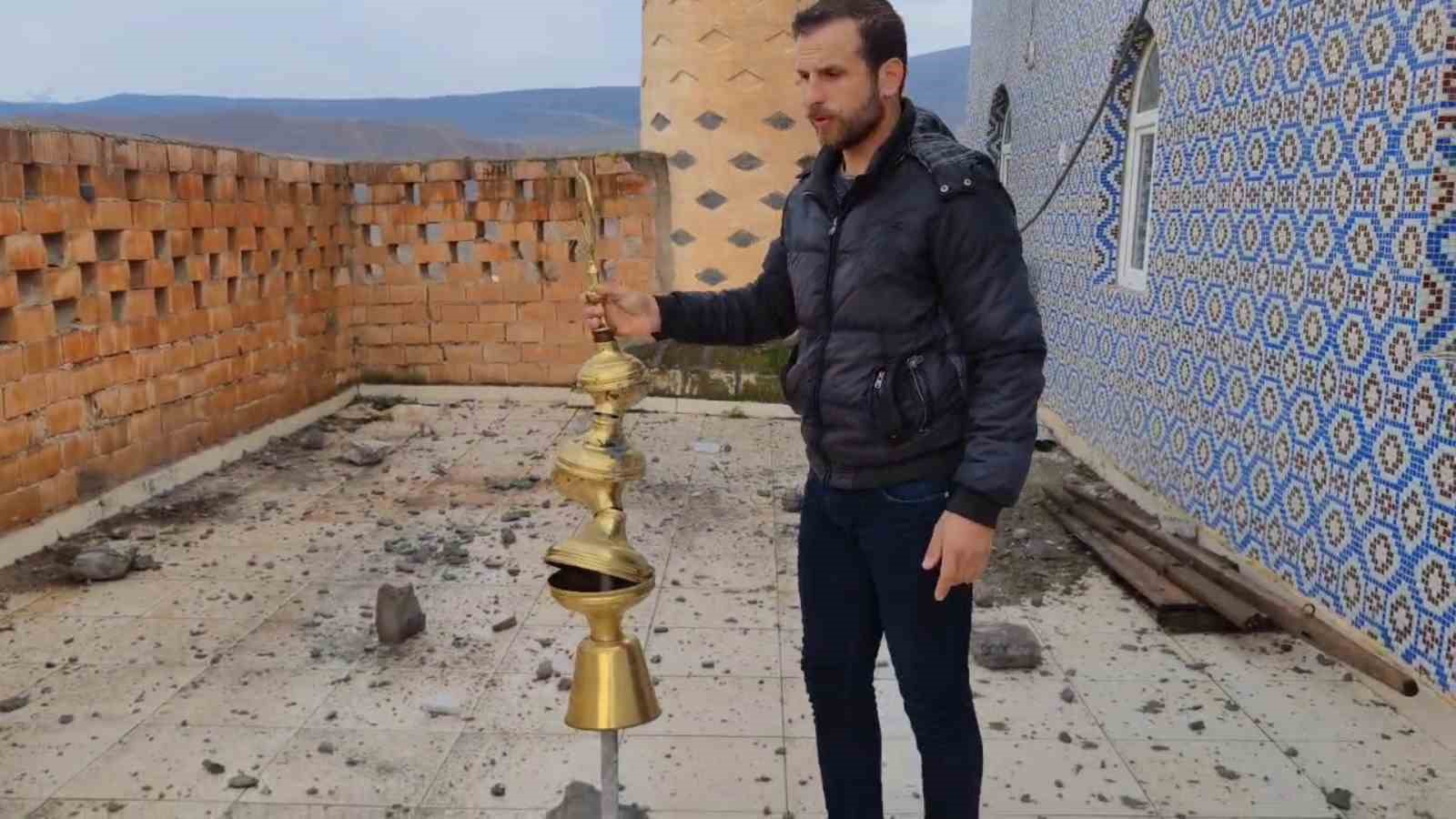 Siirt&rsquo;te yıldırım d&uuml;şen minare zarar g&ouml;rd&uuml;
