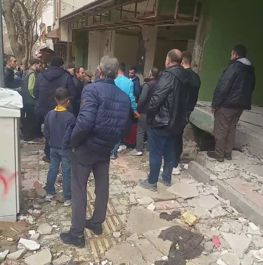 Siirt&rsquo;te su kuyusuna d&uuml;şen &ccedil;ocuk yaralandı
