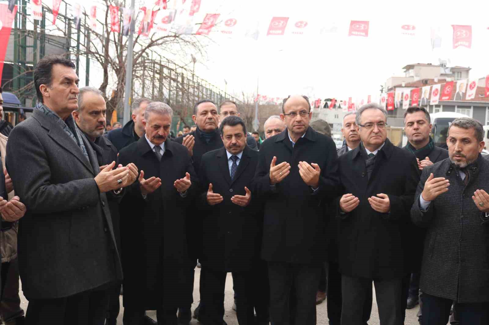 Başkan Aktaş, kentsel dönüşüm vaadi veren Bozbey’e, “20 sene belediye başkanlığı yaptın, bir tane yaptığın kentsel dönüşüm var mı?”
