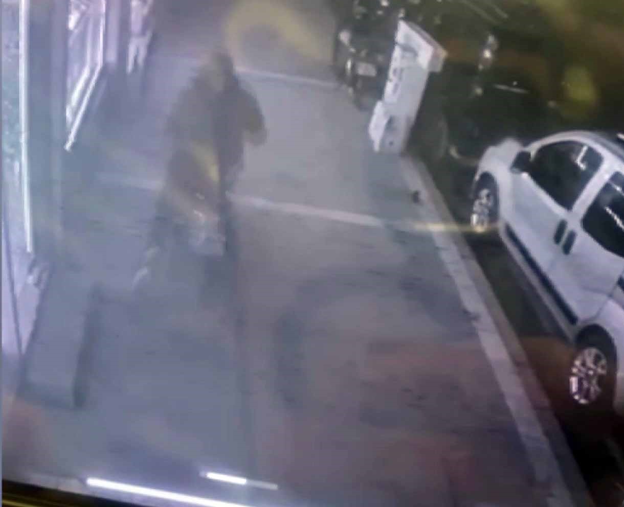 Adana&rsquo;da motosiklet hırsızı polisten ka&ccedil;amadı
