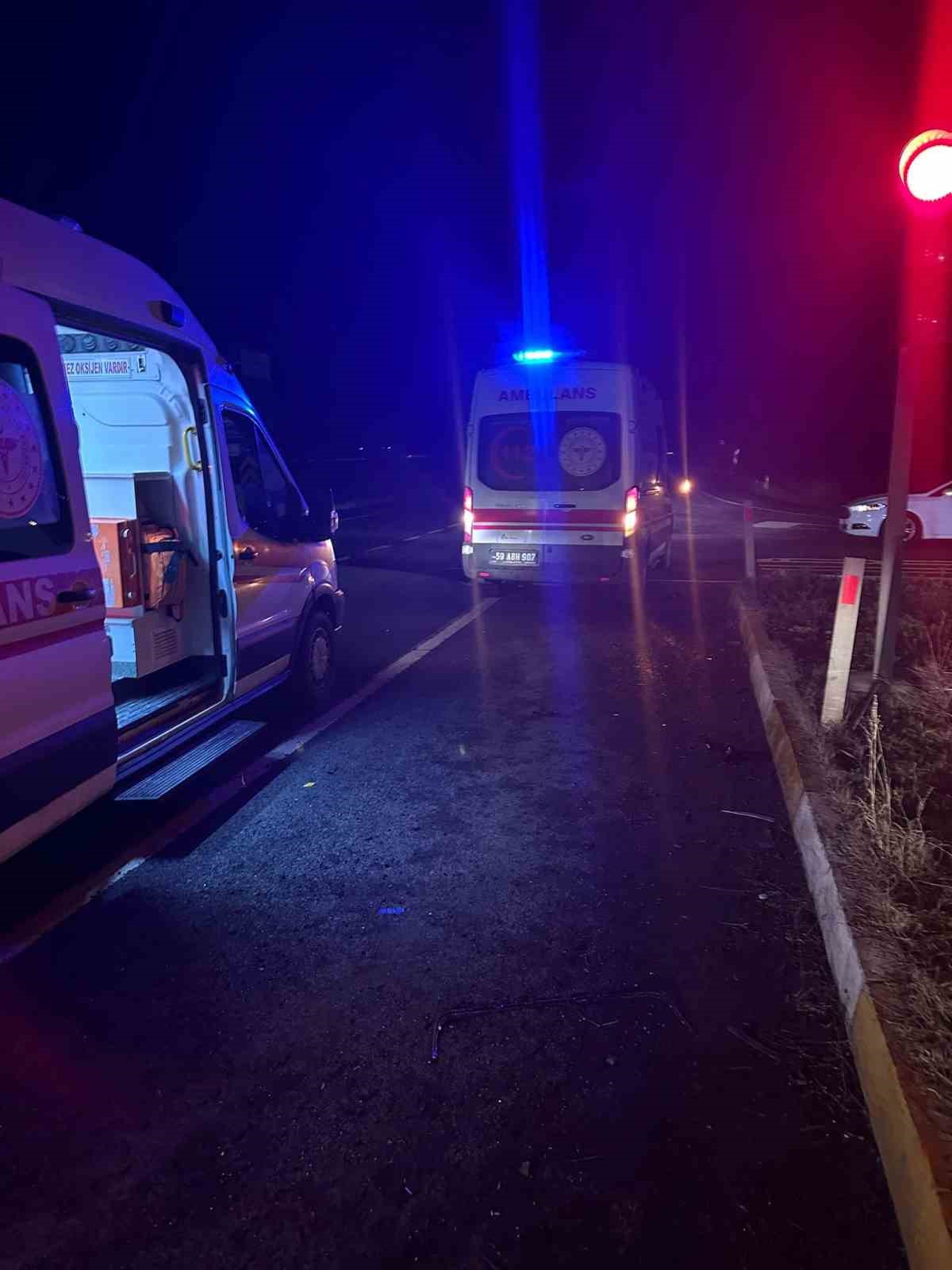 Muratlı &Ccedil;evre yolunda kaza: 3 yaralı
