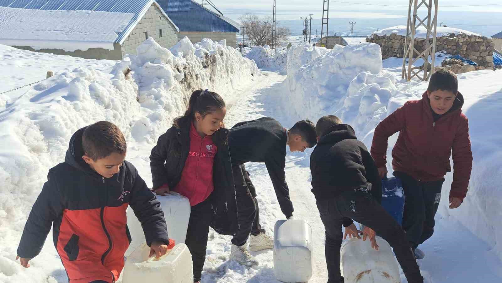 &Ccedil;ocuklar T&uuml;rkiye&rsquo;nin en y&uuml;ksek k&ouml;y&uuml;ne kayak merkezi kurulmasını istiyor
