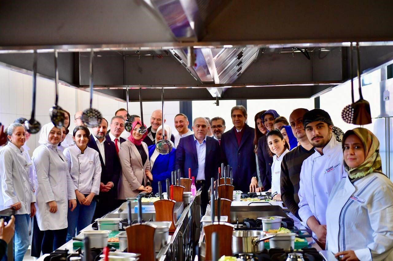 Fatih’te gastronomi ve sanat tutkunlarının yeni adresi: ‘GastroSanat Eğitim Merkezi’ açıldı
