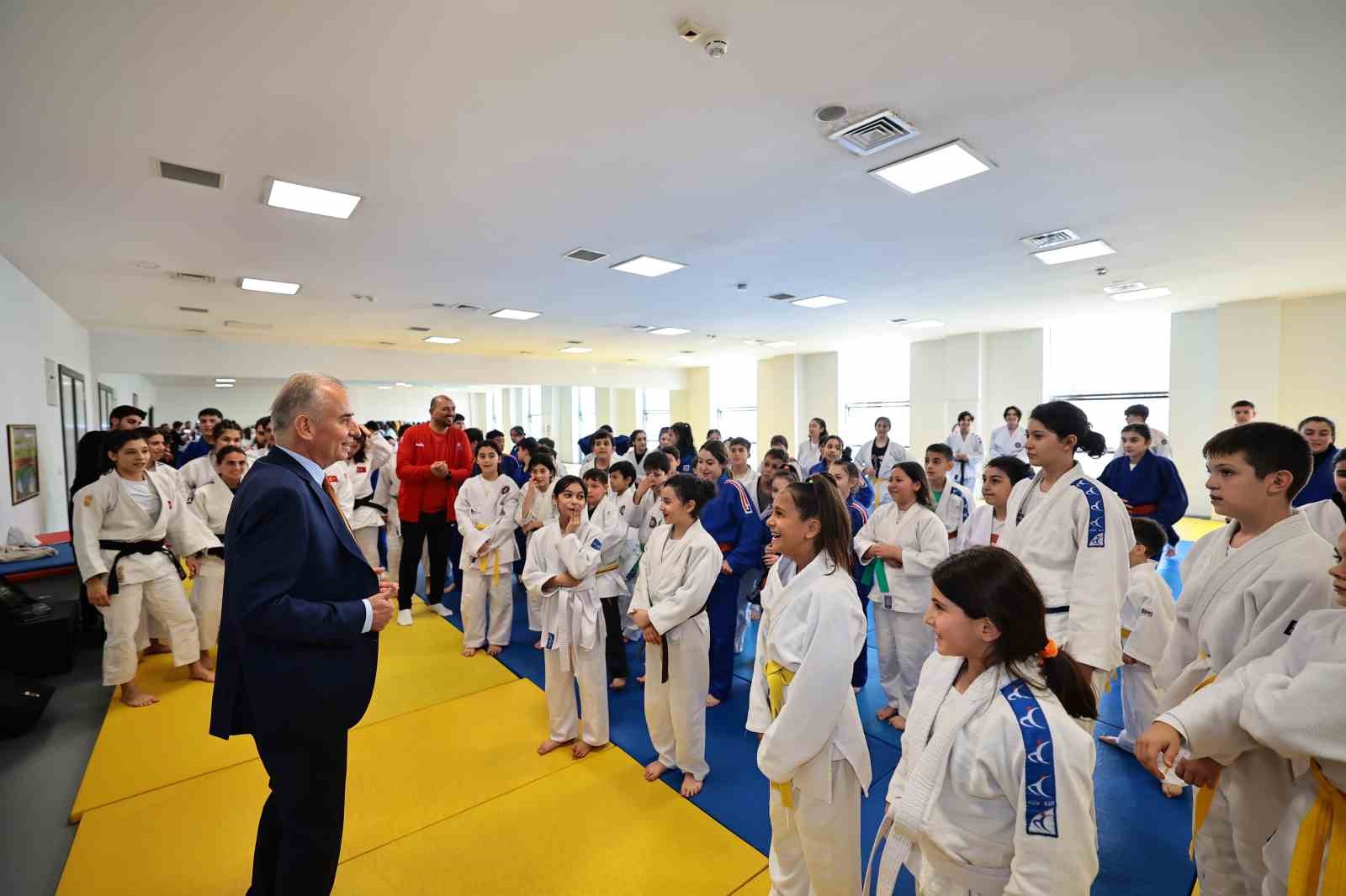 Başkan Zolan geleceğin yetenekleri ile buluştu