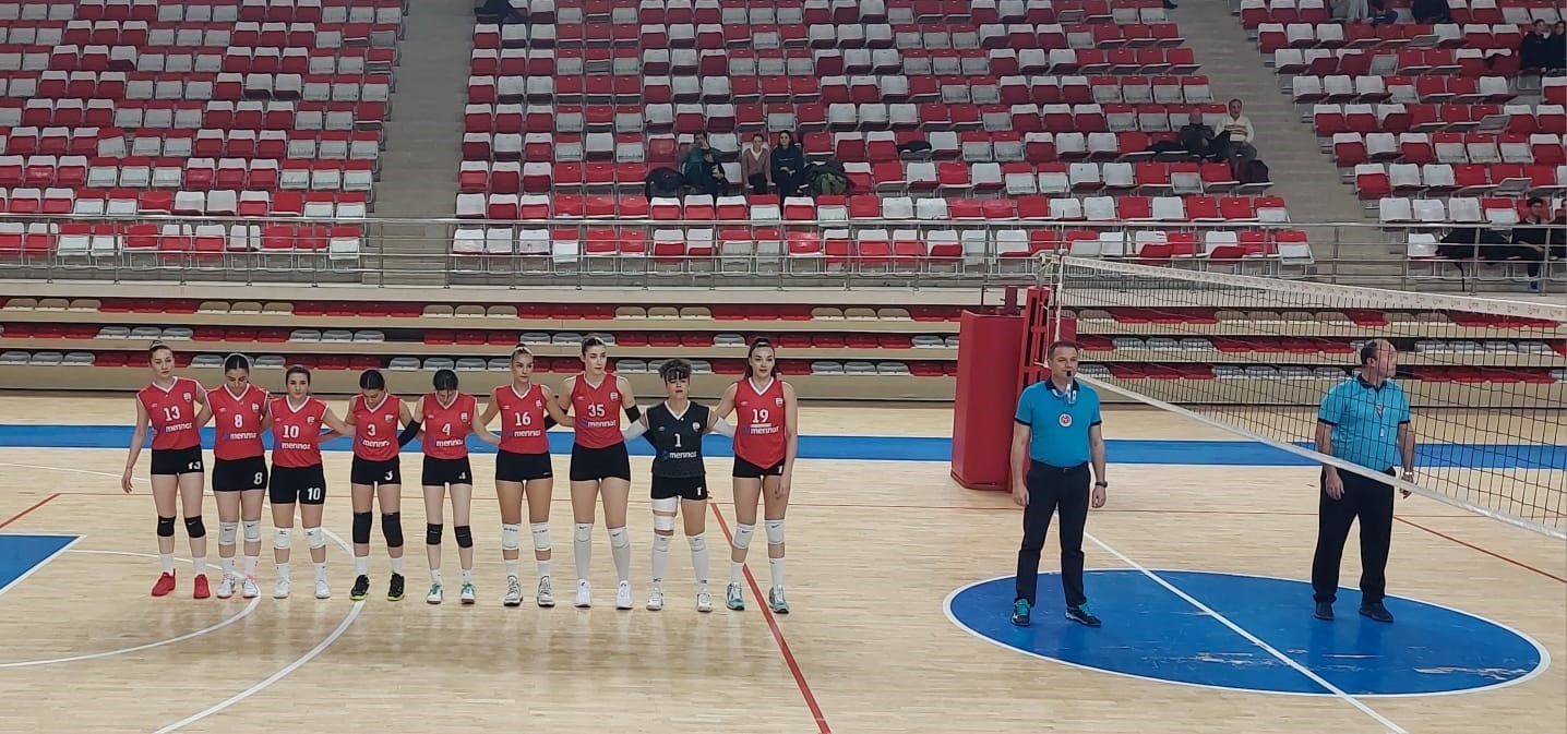 Besni GSK Kadın Voleybol Takımı Play-Off &lsquo;a galibiyetle başladı
