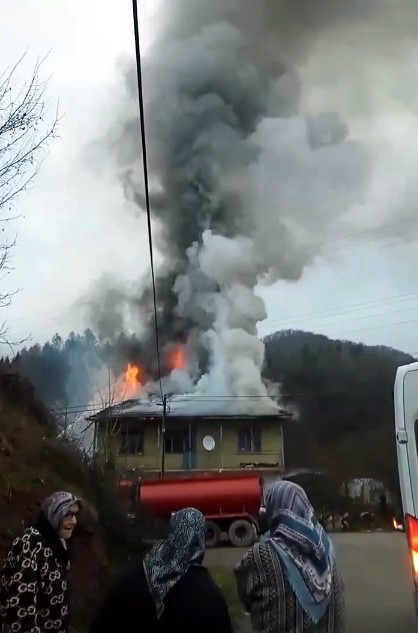 Köylüler patlama sesleri ile uyandı
