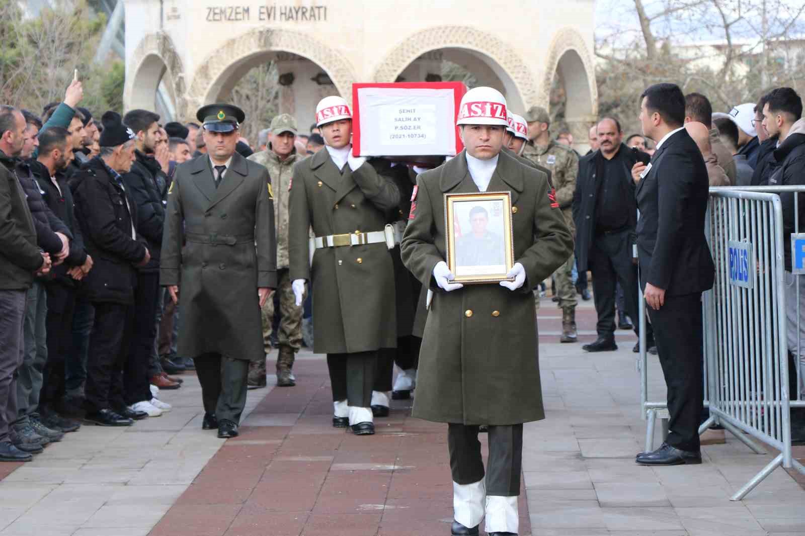 Erzincanlı şehit dualarla son yolculuğuna uğurlandı
