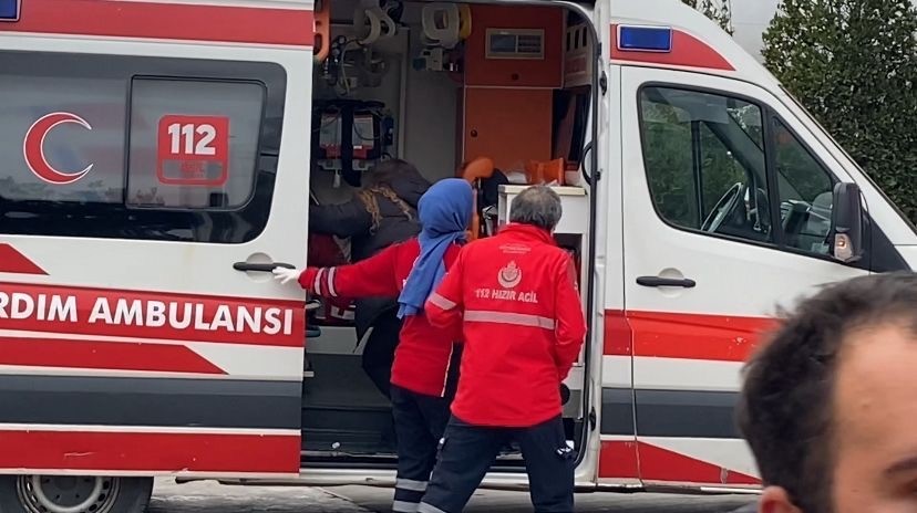 Üsküdar’da lüks sitenin otoparkında yangın çıktı
