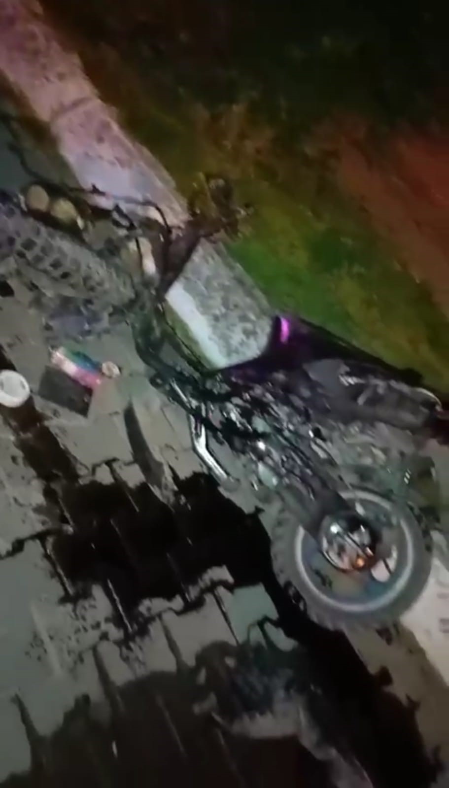 İzmir’de motosiklet sürücüsünün ölümden döndüğü kaza kamerada

