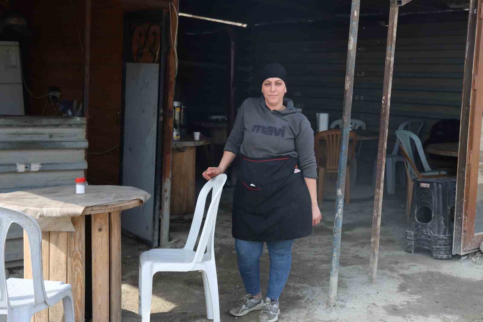 Kanserle mücadele eden depremzede kadın, kebapçılık yaparak evlatlarına umut oluyor
