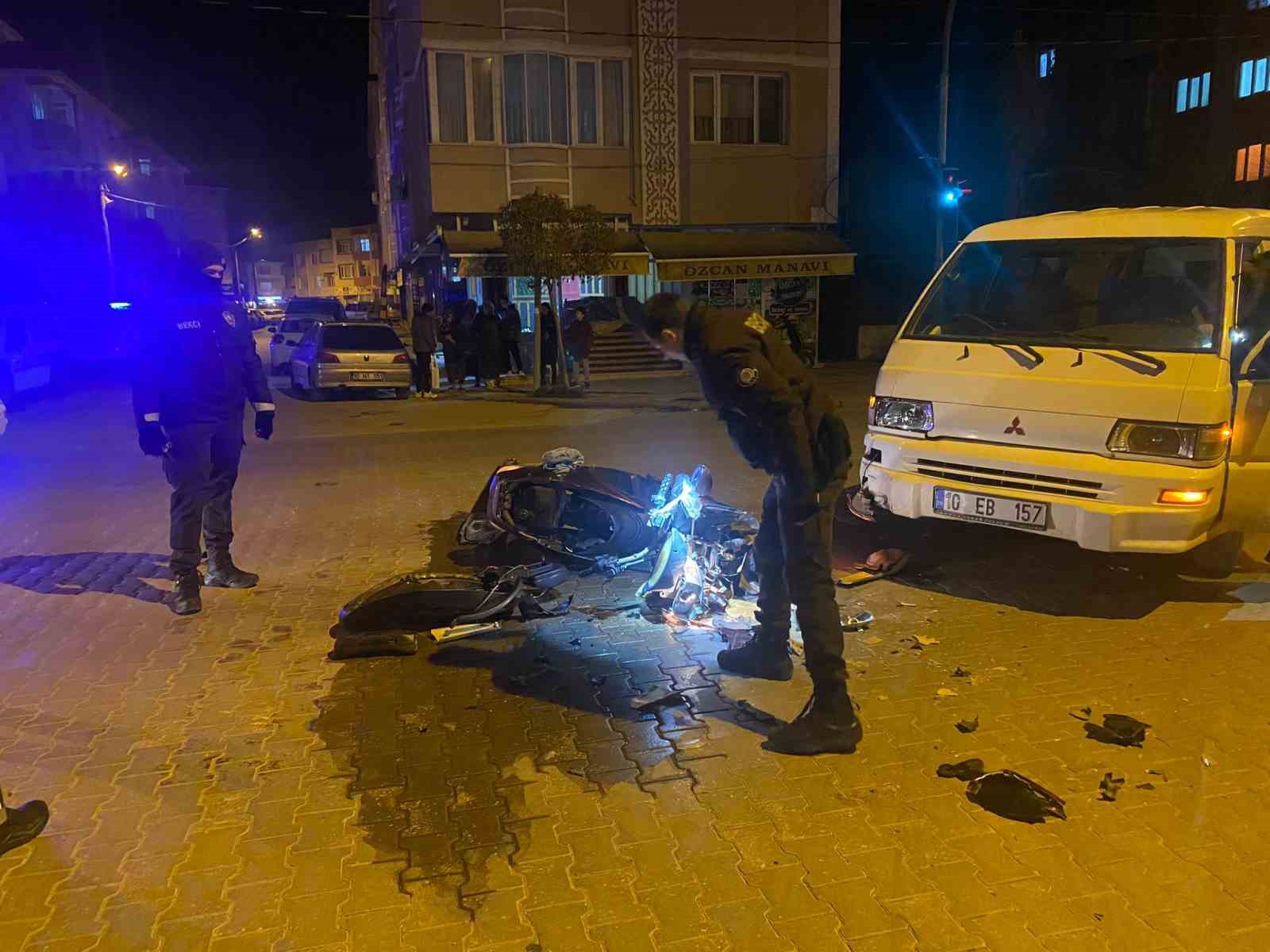 Balıkesir’de trafik kazasında motosiklet sürücüsü yaralandı
