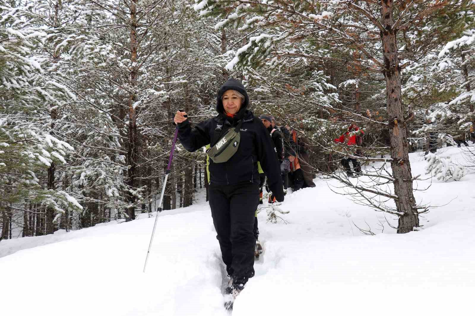 Kar altında b&uuml;y&uuml;leyici g&uuml;zellik: G&uuml;m&uuml;şhane-Şiran sınırındaki Tersun Dağı&rsquo;nda doğa y&uuml;r&uuml;y&uuml;ş&uuml;
