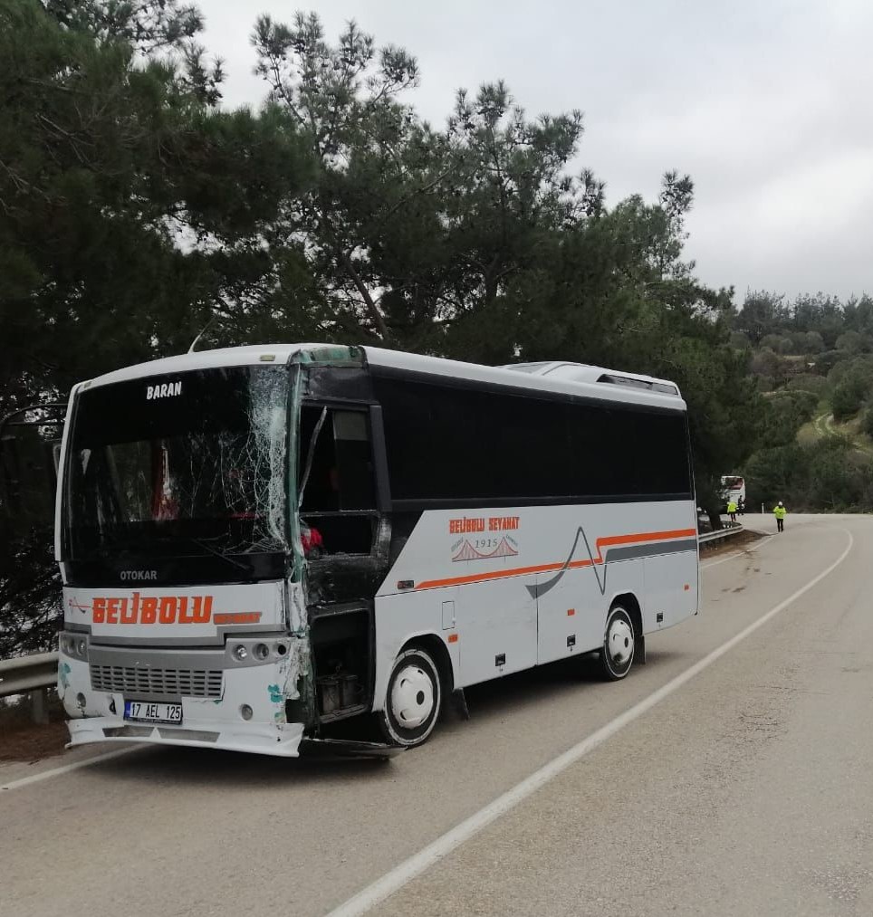 &Ccedil;anakkale&rsquo;de tur otob&uuml;s&uuml; ile midib&uuml;s &ccedil;arpıştı
