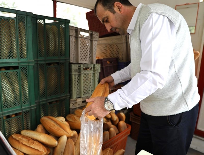 Gediz’de ekmek fiyatı düşürüldü