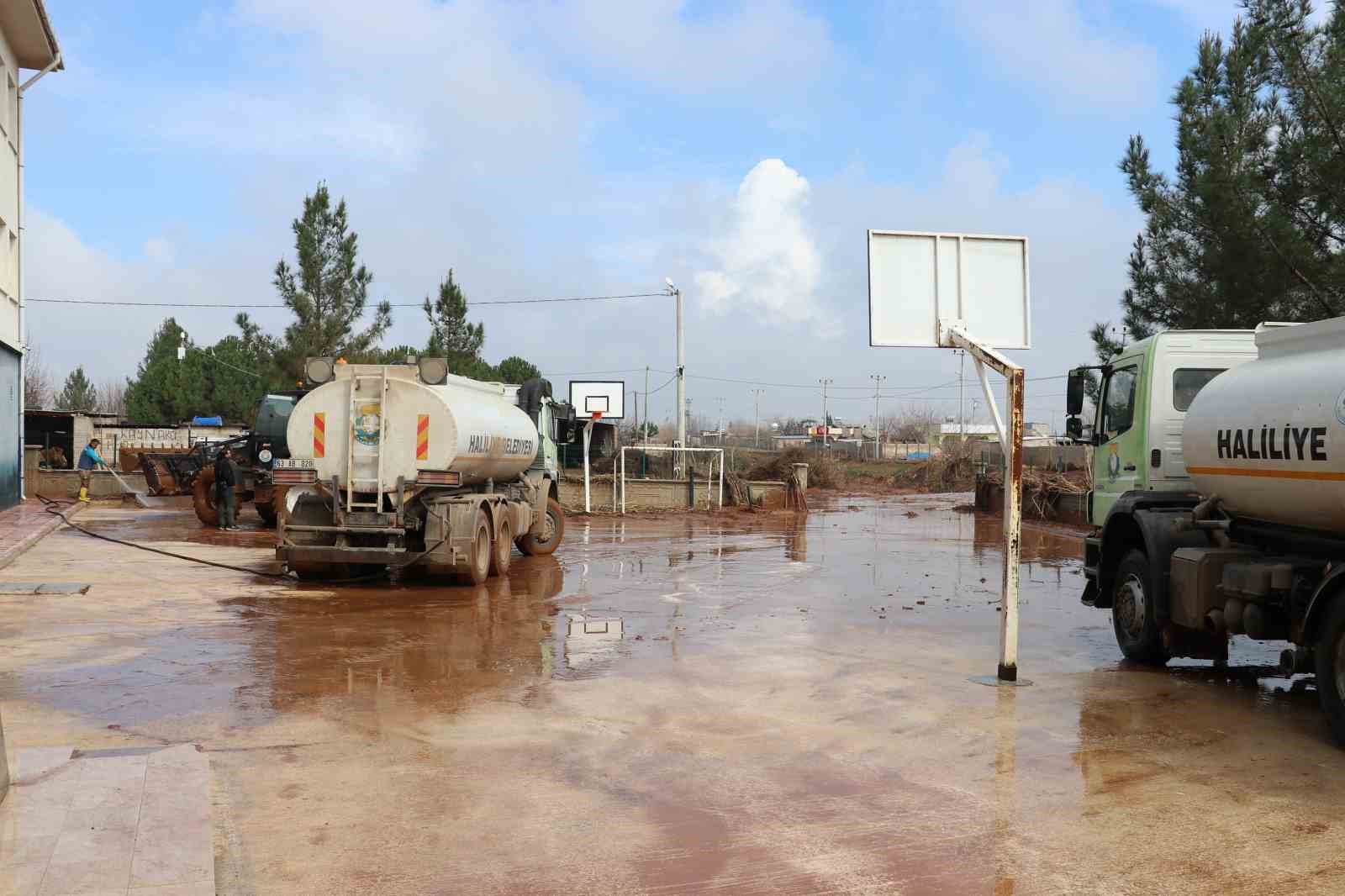 Haliliye kırsalında &uuml;styapı &ccedil;alışmaları s&uuml;r&uuml;yor
