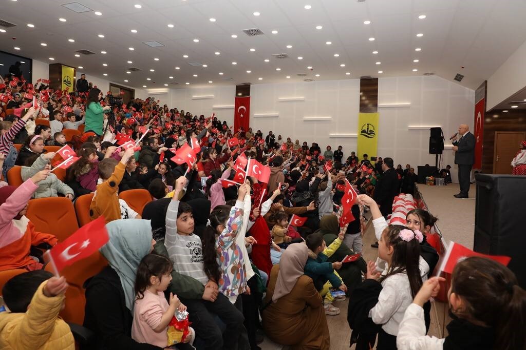 Bayburt Belediyesi çocukların yüzünü güldürdü
