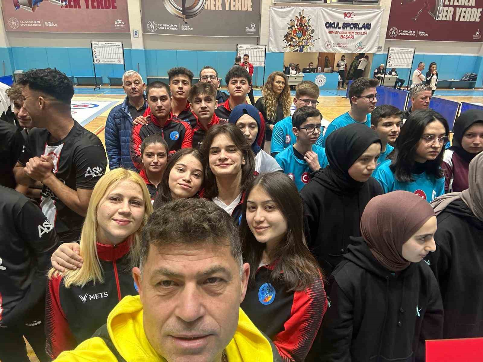 Pazarlar Spor Lisesinin Floor Curling b&ouml;lge finallerinde b&uuml;y&uuml;k başarısı
