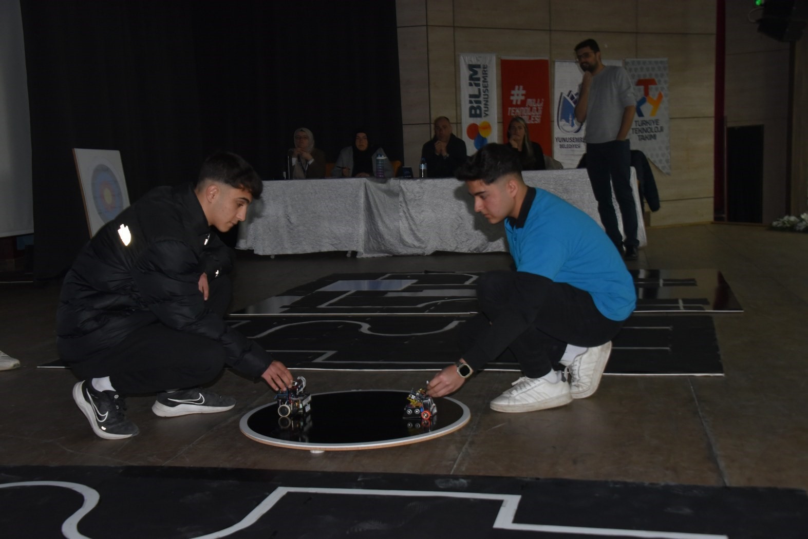 Geleceğin bilim insanları yarışmada h&uuml;nerlerini sergiledi
