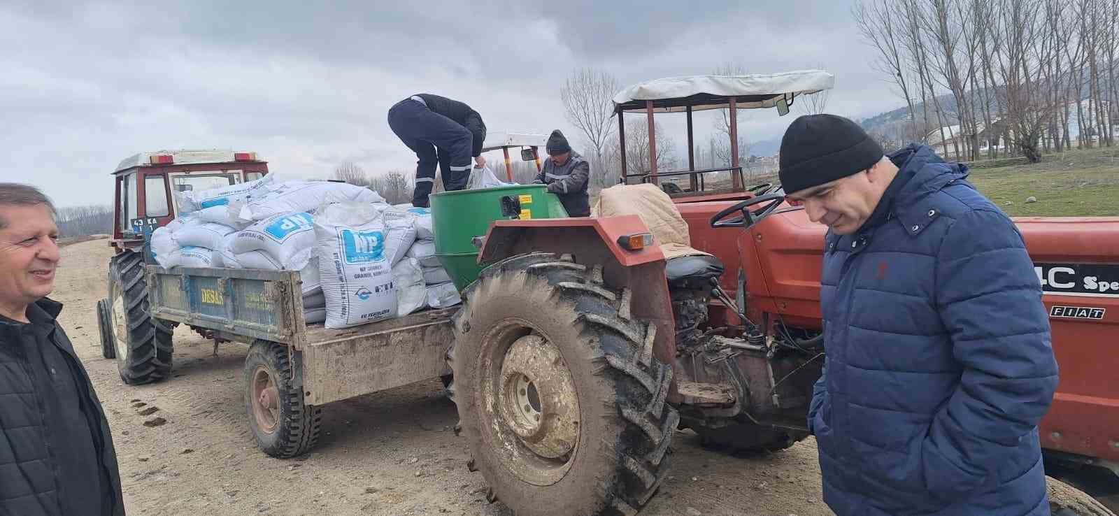 Simav&rsquo;da bin dekar mera alanında g&uuml;breleme &ccedil;alışması
