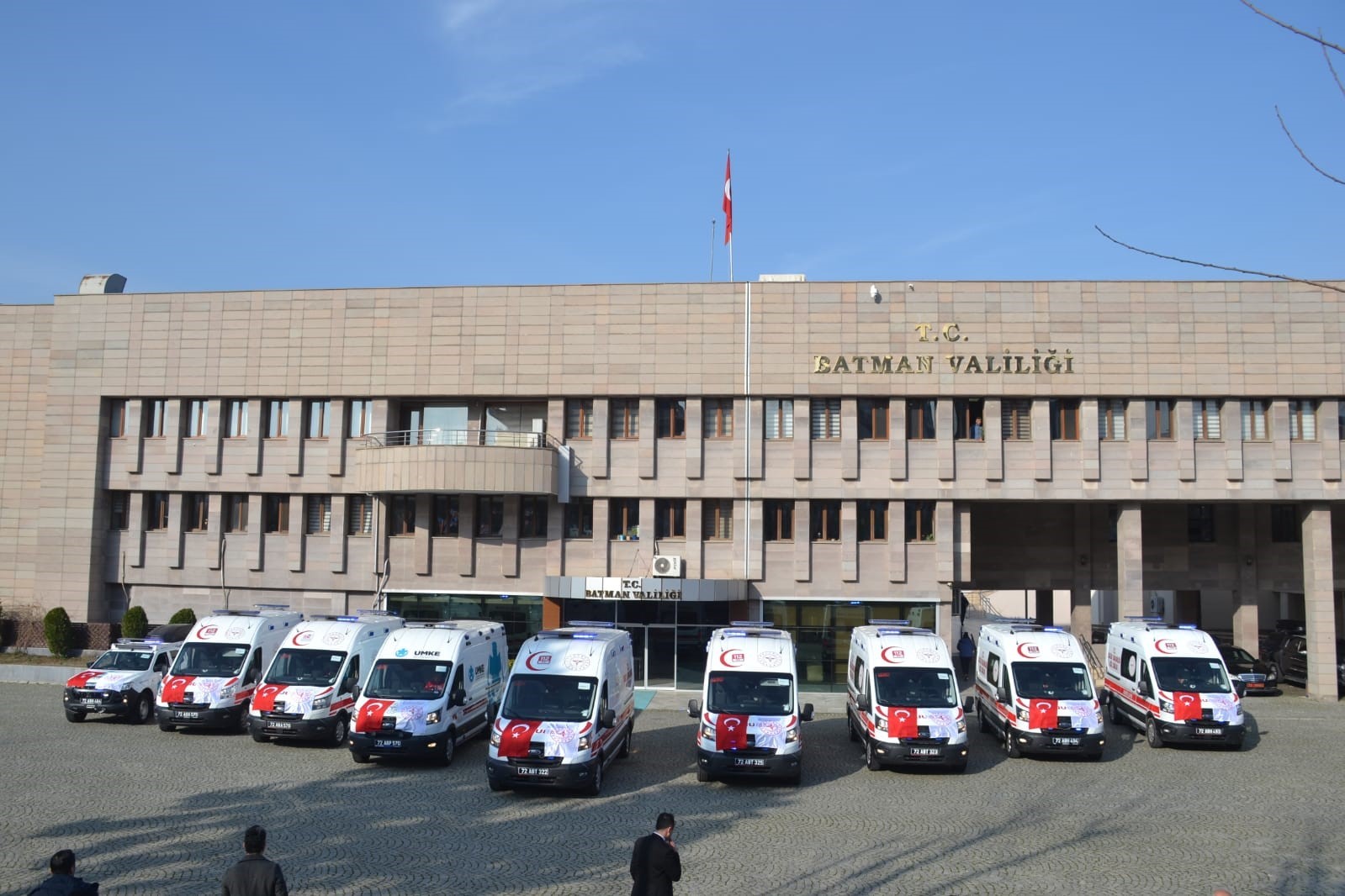 Batman’da 7 tam donanımlı ambulans ve 2 UMKE aracı hizmete alındı