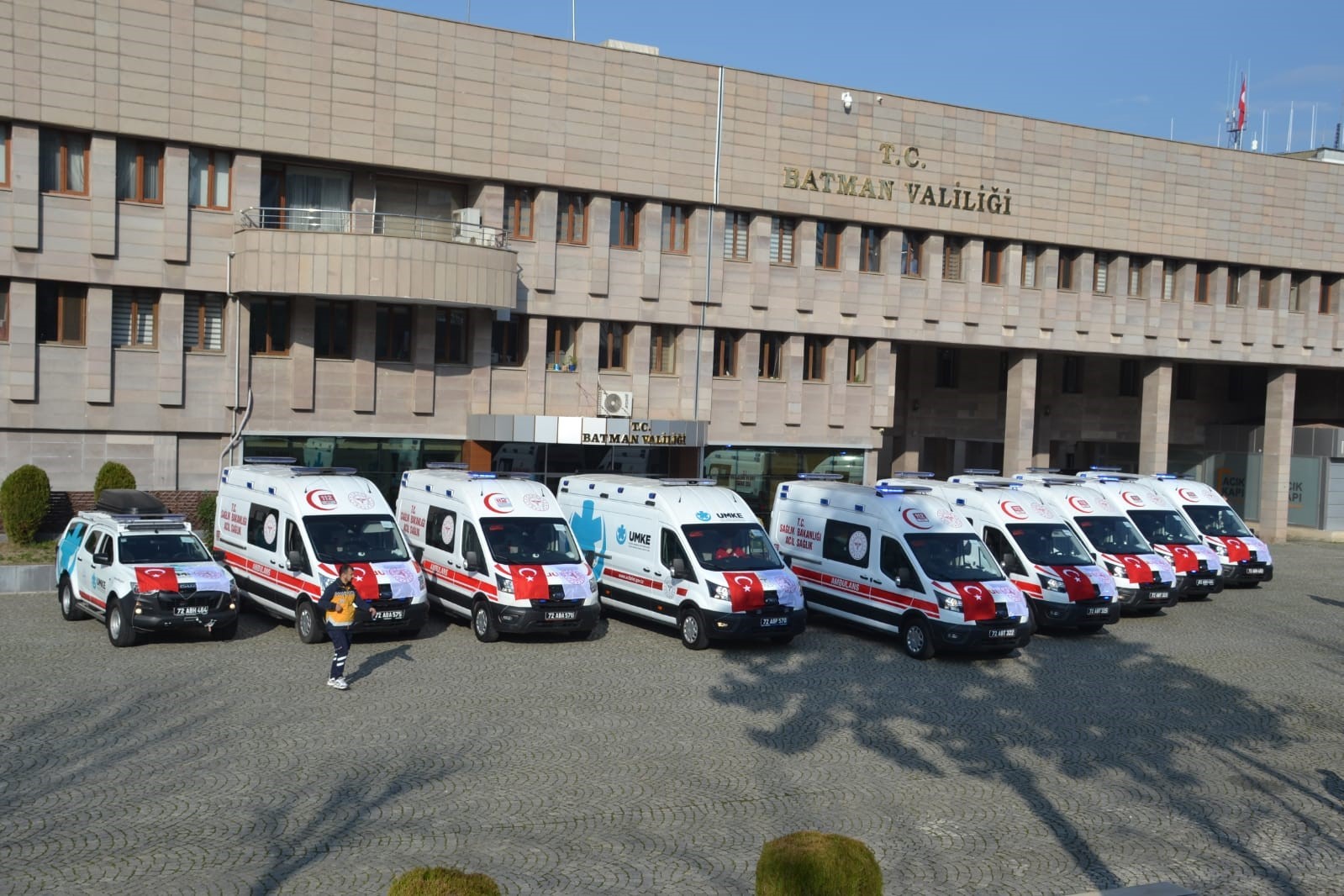 Batman’da 7 tam donanımlı ambulans ve 2 UMKE aracı hizmete alındı