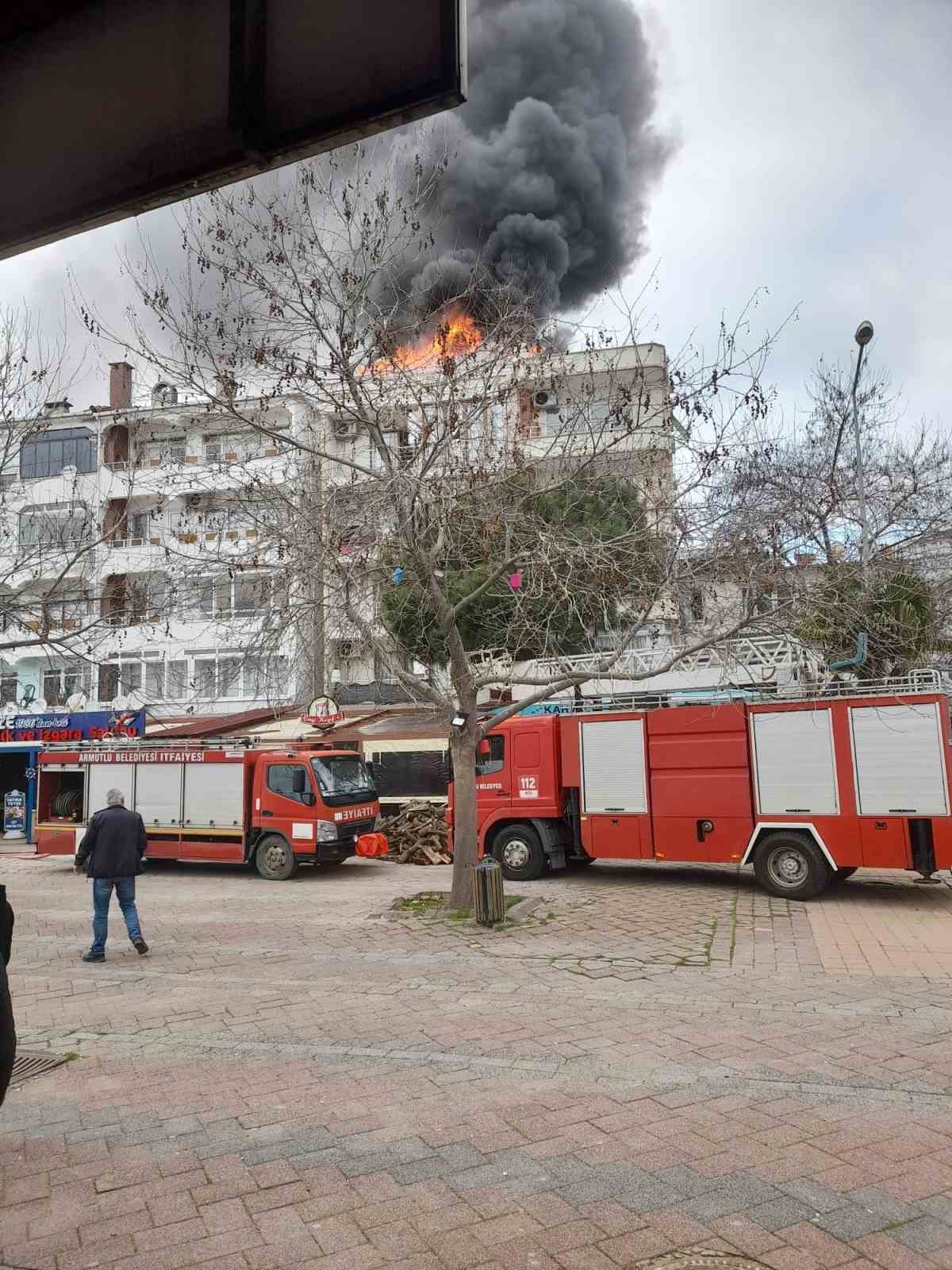 Yalova&rsquo;da &ccedil;atı yangını korkuttu
