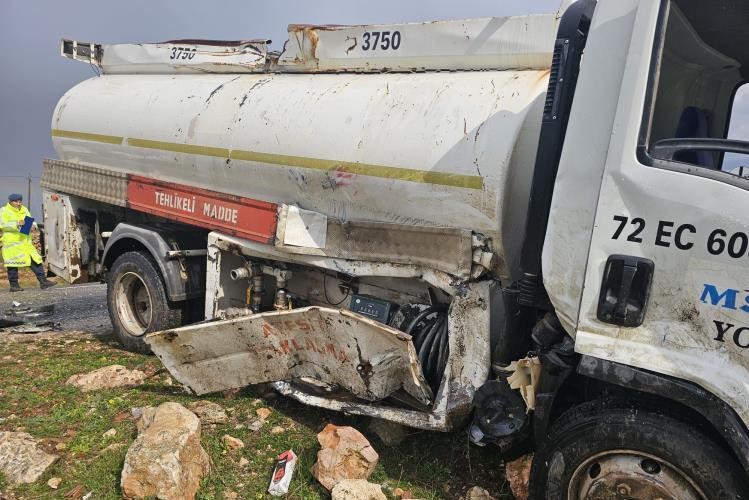 Midyat’ta tanker ile minibüs çarpıştı: 9 yaralı
