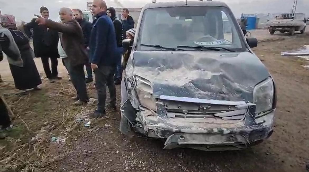 Ağrı’da kontrolden çıkan araç duvara çarptı