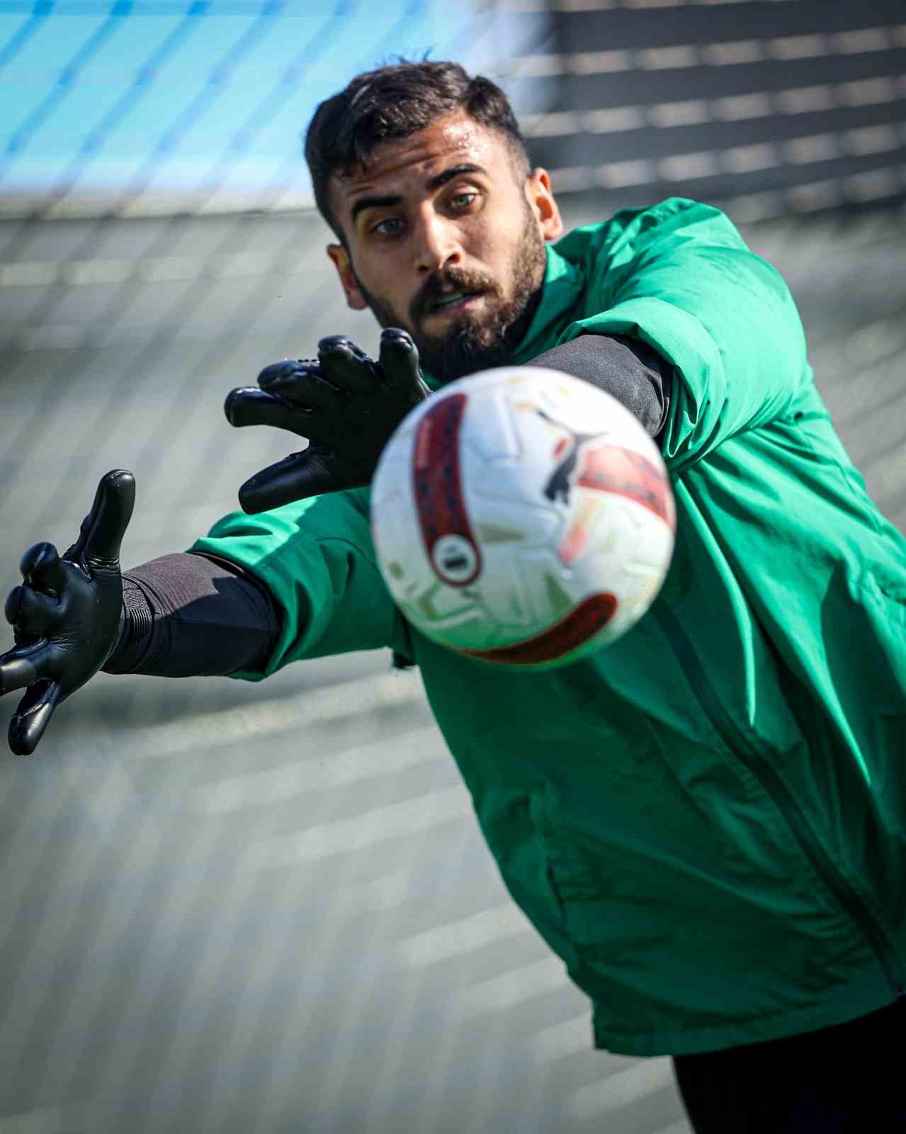 Adana Demirspor, Trabzonspor ma&ccedil;ı hazırlıklarını s&uuml;rd&uuml;rd&uuml;

