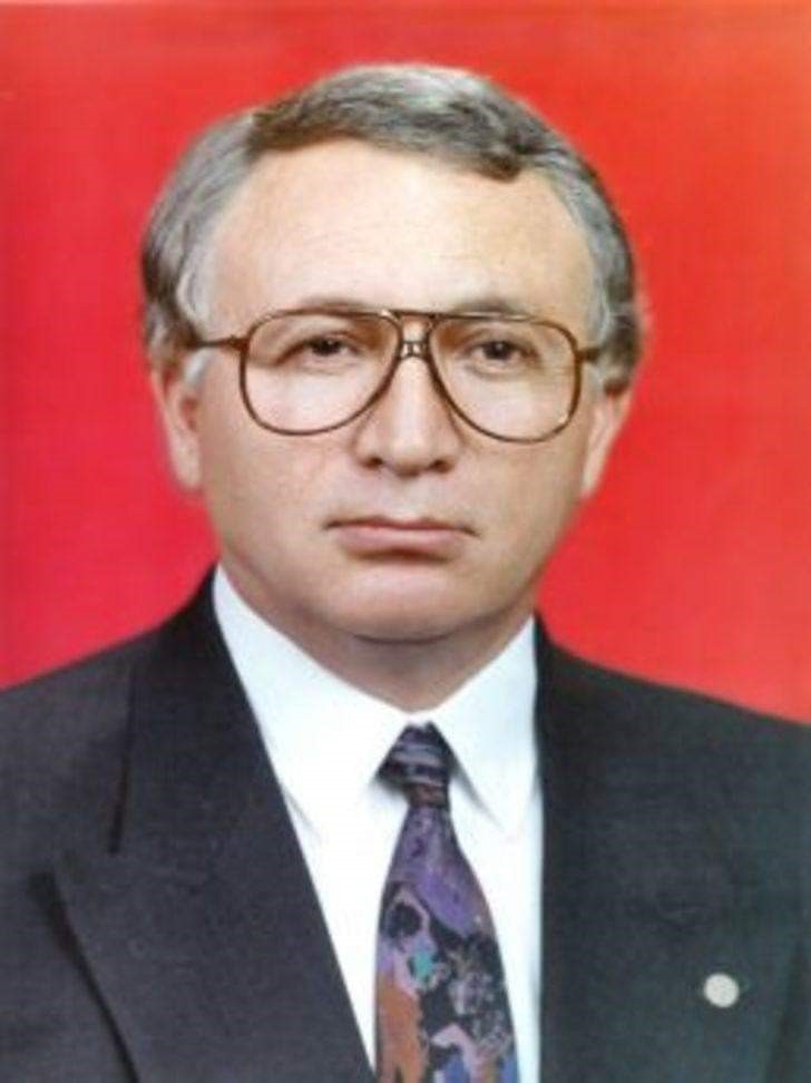 Eski Kozan Belediye Başkanı A&ccedil;ıkg&ouml;z son yolculuğuna uğurlandı
