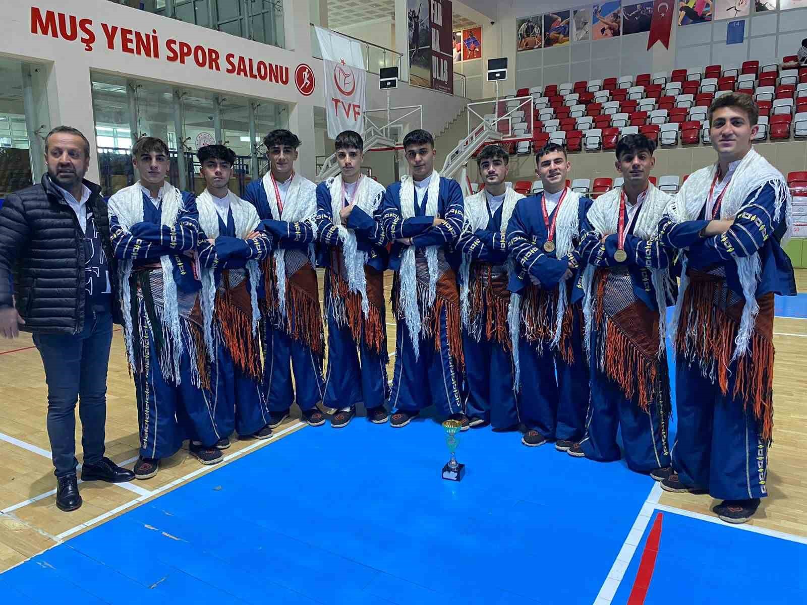 Özel Muş Bilim Teknik Koleji halk oyunları yarışmasında il birincisi oldu
