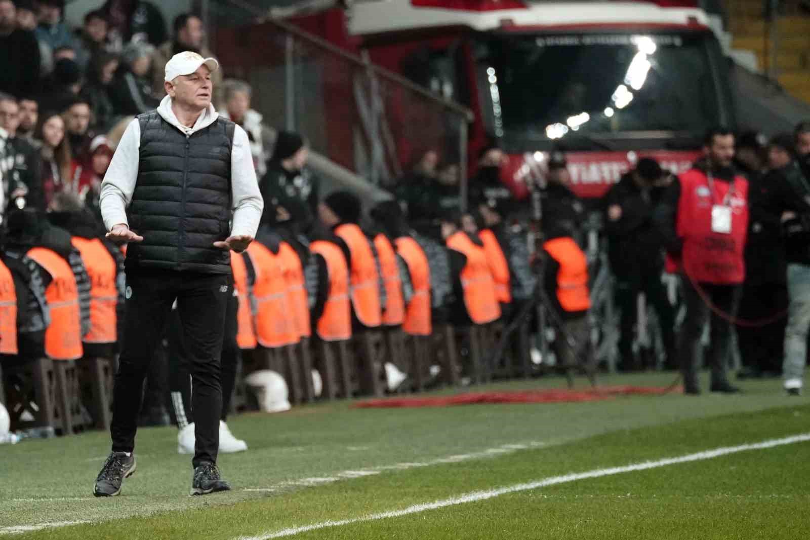 Trendyol S&uuml;per Lig: Beşiktaş: 0 - Konyaspor: 0 (İlk yarı)
