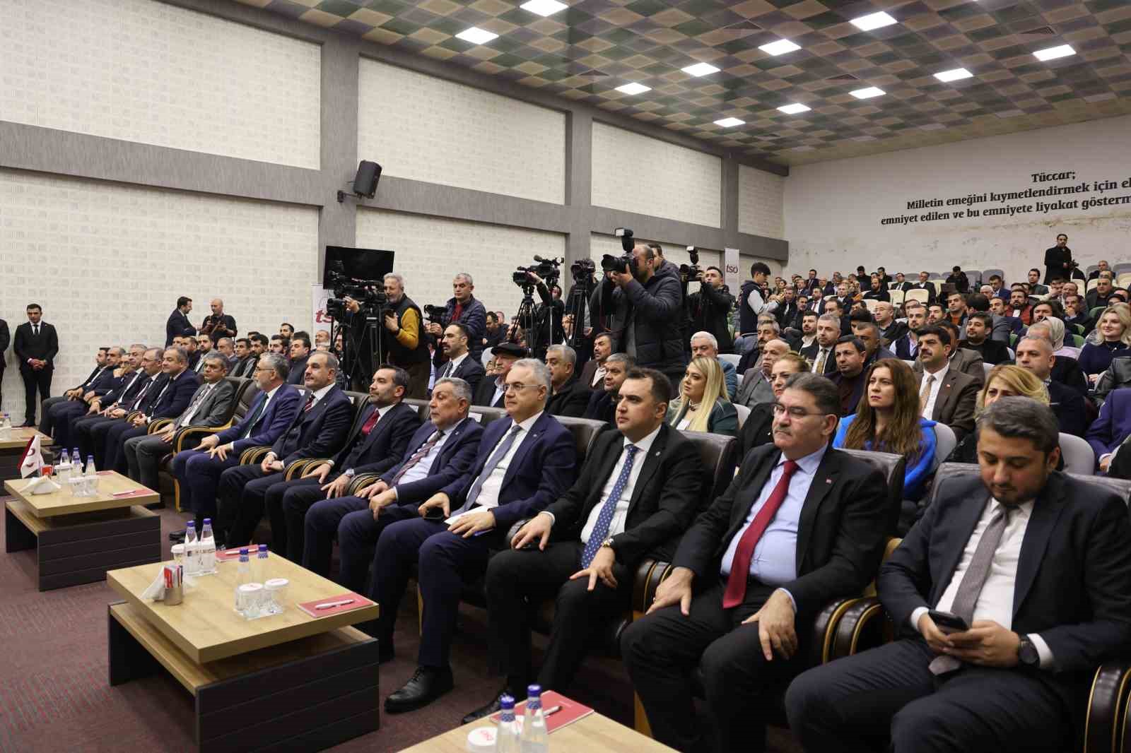 Bakan Işıkhan: "Depremin &ccedil;alışma hayatı &uuml;zerindeki olumsuz etkisini kaldırmak i&ccedil;in ilk andan itibaren &ouml;nemli tedbirler aldık&rdquo;
