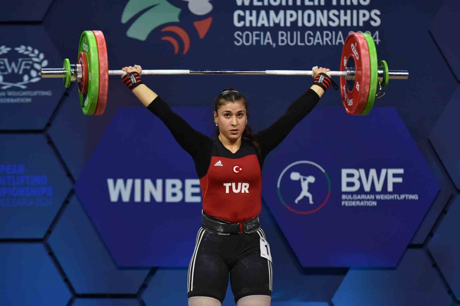 Büşra Çan’dan bronz madalya