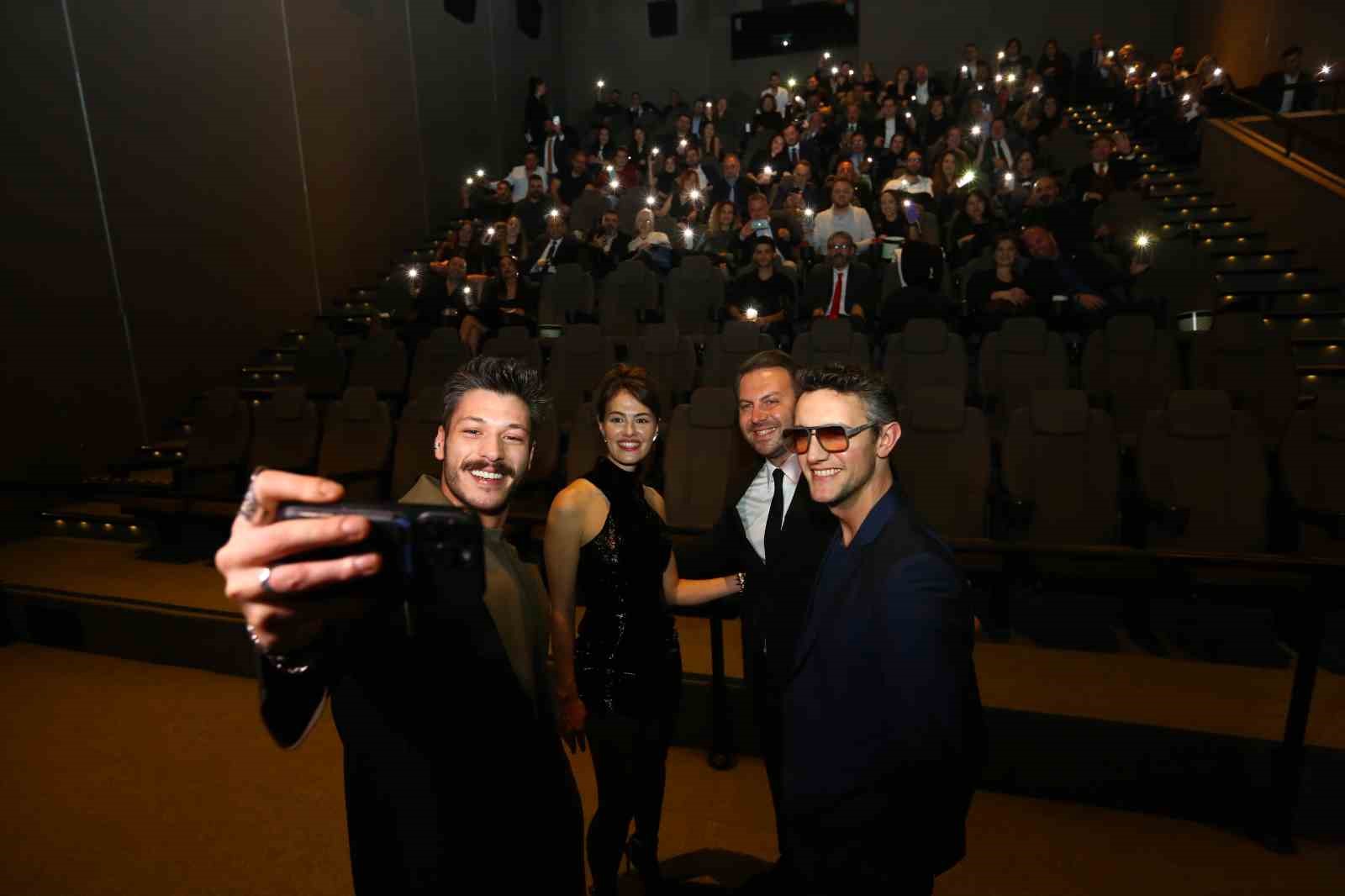 Zaferin Rengi filmi oyuncuları başkentte seyircilerle buluştu