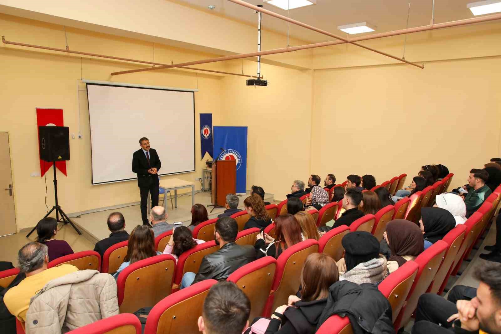 Vali Ali &Ccedil;elik, &uuml;niversite &ouml;ğrencileri ile bir araya geldi
