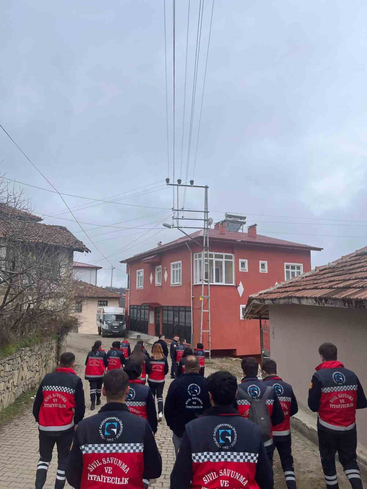 Heyelanın olduğu bölgede afet dersi işlediler