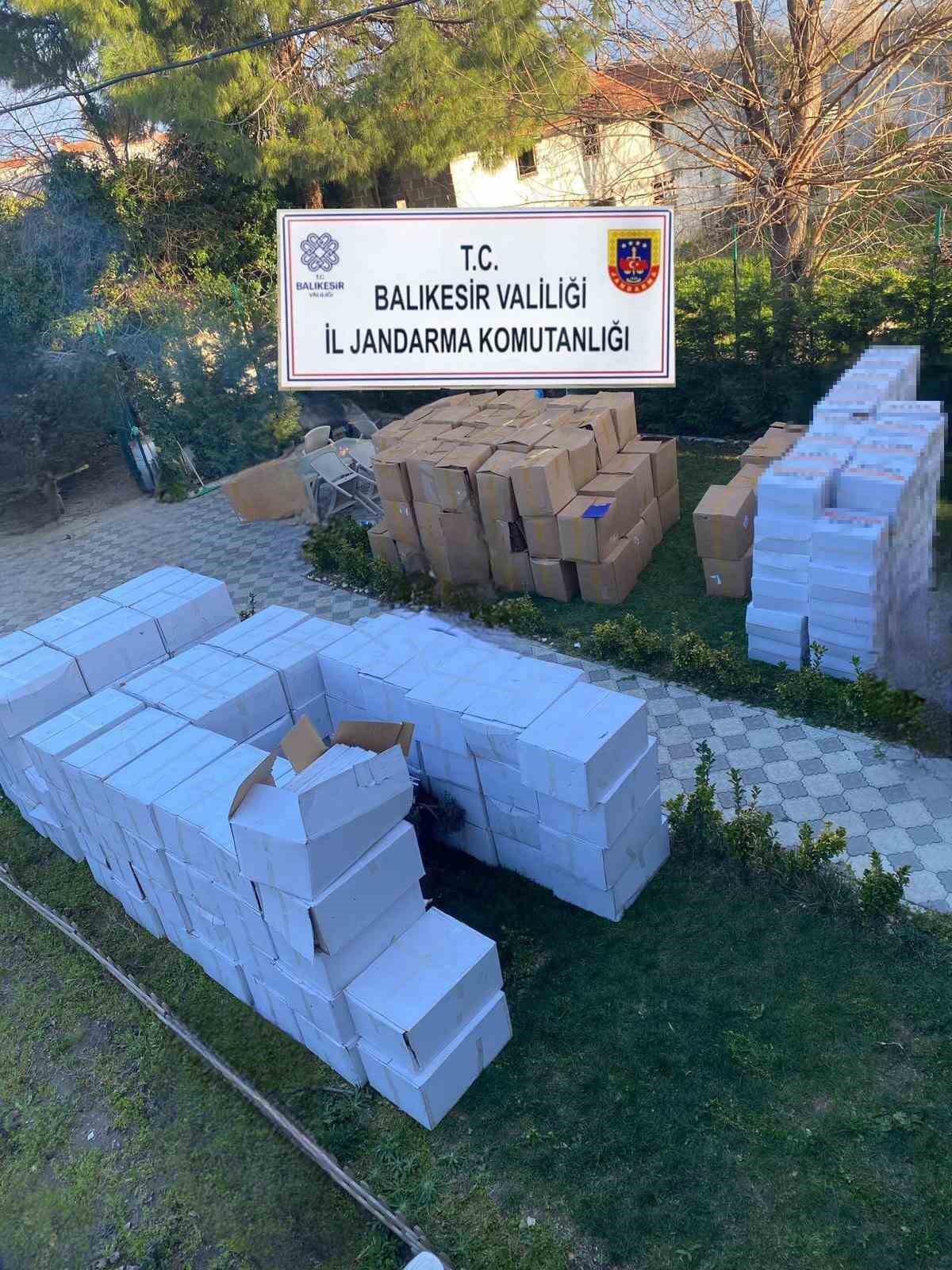 Piyasa değeri 8 milyon 650 bin lira olan bir ton 275 kilogram ka&ccedil;ak t&uuml;t&uuml;n ele ge&ccedil;irildi
